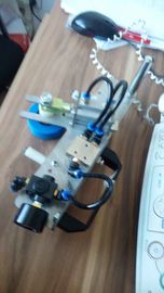 China Imprensa manual pneumática portátil do rolo de borda para o vidro de isolamento dobrado fornecedor