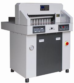 China Máquina obrigatória de Cutteralbum do papel hidráulico, equipamento 560mm do emperramento de livro da foto fornecedor