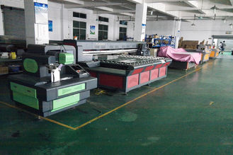China Impressoras UV do leito do Inkjet piezoeléctrico grandes 2500X1300mm CMYK+W/CMYK fornecedor