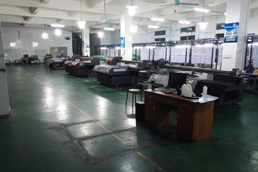 China Equipamento de impressão UV de Digitas do leito do Inkjet com limpeza da pressão positiva fornecedor